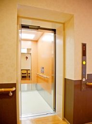 温かみのあるエレベーター