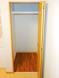 明るい空間のクローゼット