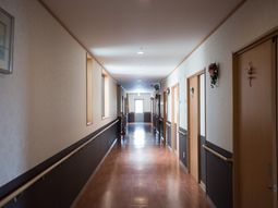 廊下の清潔感ある空間