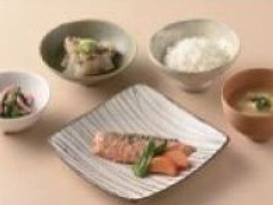 和風料理セットのテーブル