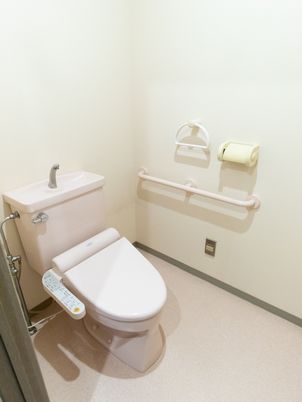 バリアフリー設計のトイレ