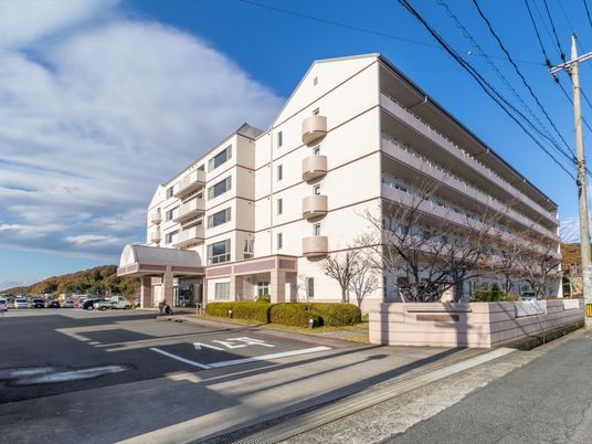 広々とした建物エントランス