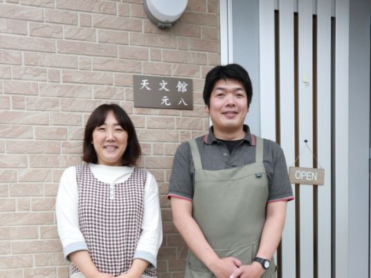 スタッフの笑顔入りエントランス