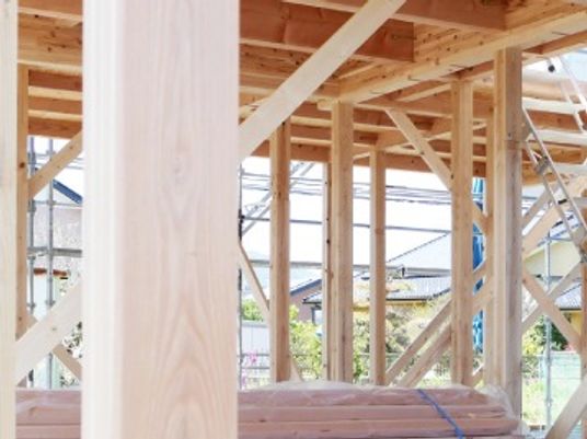 新築中の建築現場