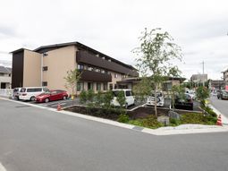 清潔感のあふれる新しい建物外観