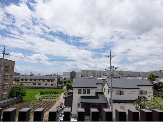 青空と街の風景