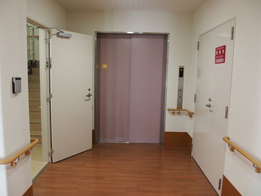 手すり付き廊下