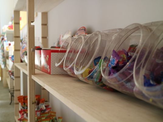 お菓子の棚