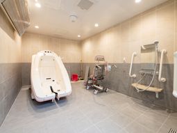 快適な設備の浴室