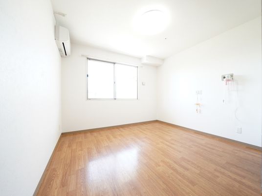 広々とした明るい居室