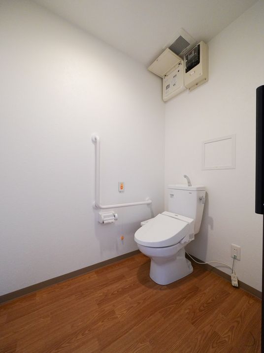 手すり付きトイレ空間