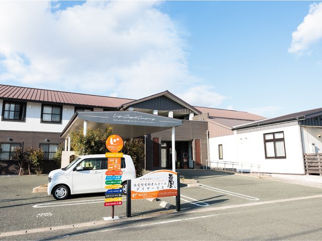 外観 外観   日当たりの良い外観が印象的な施設です。清潔感があり、安心して訪問できます。