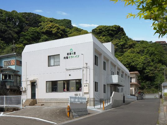 明るく清潔な外観
