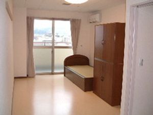 明るい個室の居室