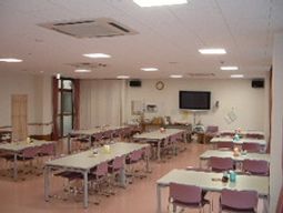 広い食堂の空間