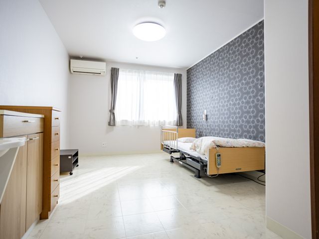 自然光が豊かな居室 居室 明るい自然光が差し込む部屋で、快適な仕事環境をご提供できます。
