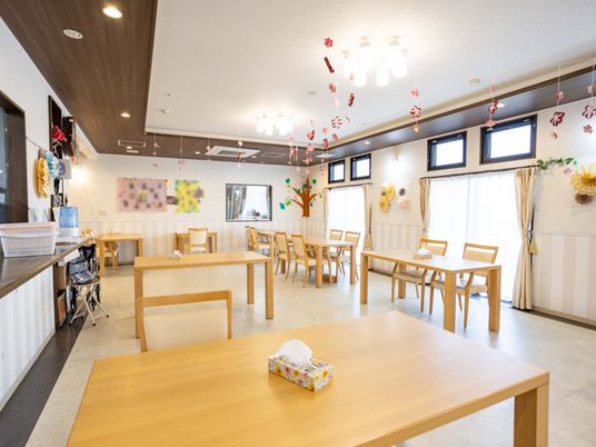 広々とした明るい部屋