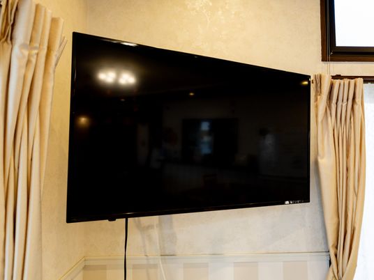 壁掛けテレビのある部屋
