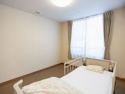 静かな寝室