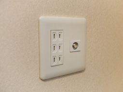 多機能な壁面設備