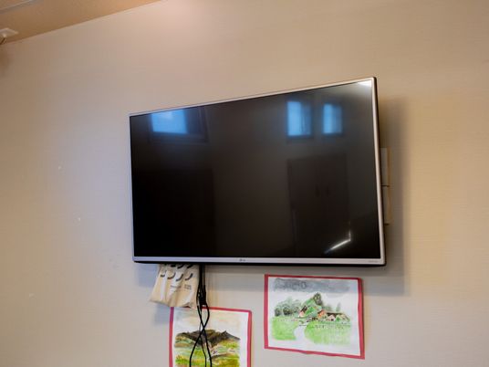 壁掛けテレビ