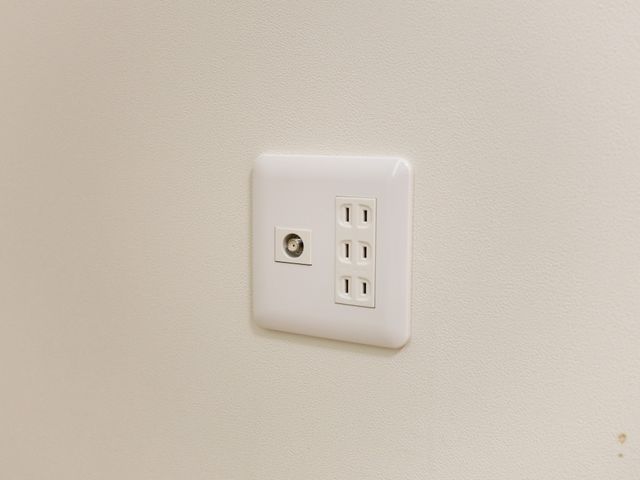 壁の電源コンセント 内観 壁に設置された電源コンセントです。電源の確保が容易な環境が整っています。