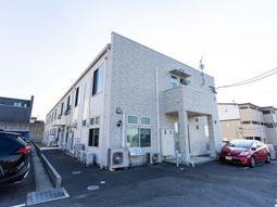 静かな建物の外観