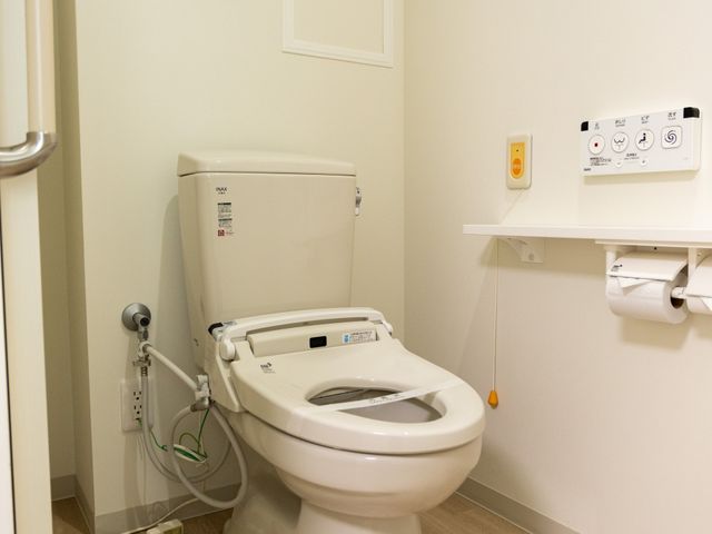 機能的なトイレ トイレ 広々として清潔感のあるトイレです。使いやすさに配慮した設備が整っています。