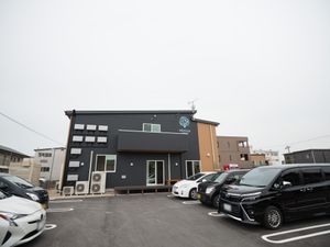 モダンな建物の外観