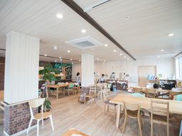 明るい木目調ダイニング