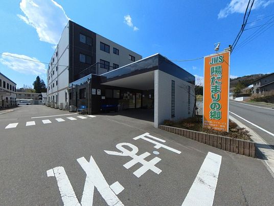 広々とした明るいエントランス