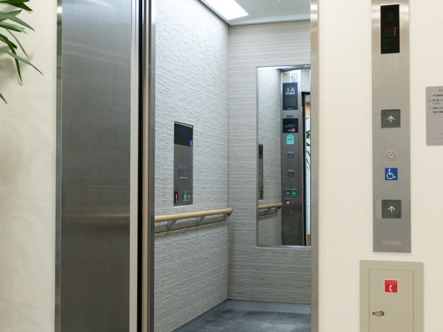 清潔感のあるエレベーター エレベーター 清潔感溢れるエレベーターが設置されており、快適な移動をサポートします。
