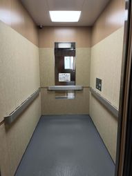 落ち着いた空間のエレベーター  