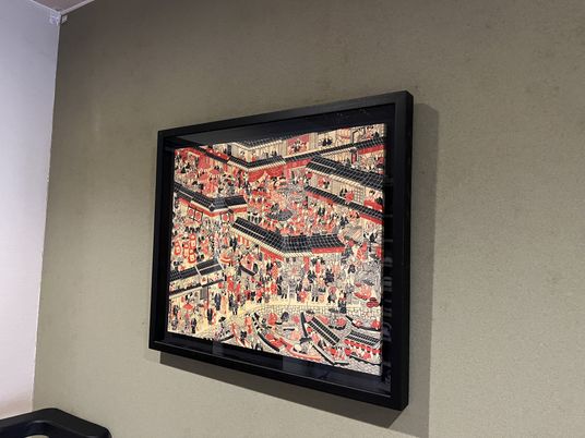 和風の絵画が飾られたフロント