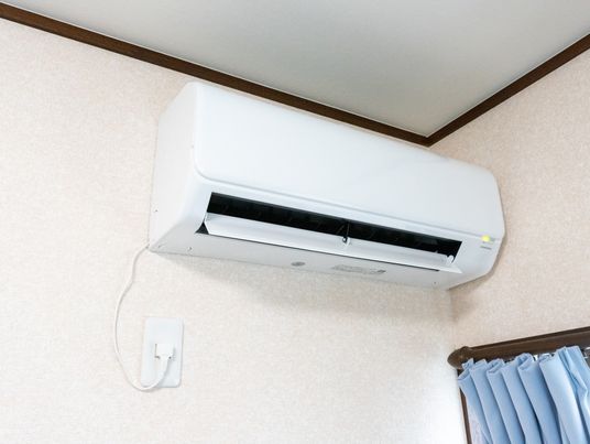 エアコンが取り付けられた壁