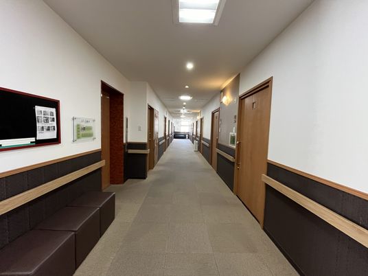 廊下の落ち着いた雰囲気