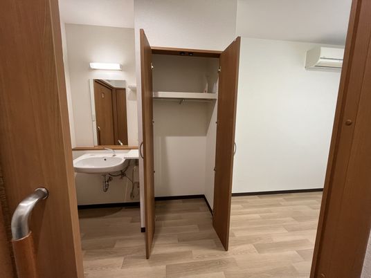 居室の洗面台を備え付け