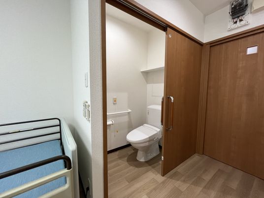 広々とした快適なトイレ