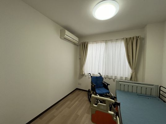 居室と車椅子