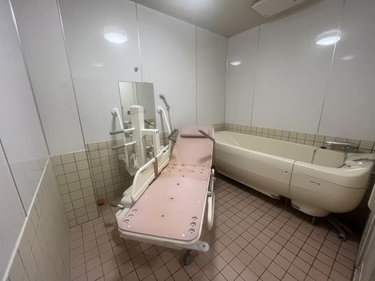 ゆったりとした浴室