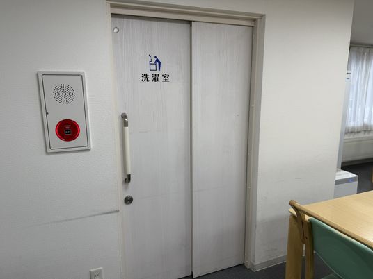 洗濯室への入り口