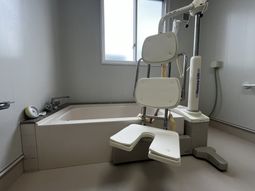 機械浴室の入浴設備  