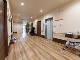 清潔感のある施設の廊下
