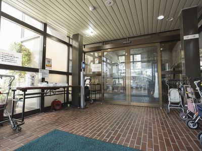 ガラス扉の出入口