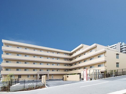 モダンな外観の建物