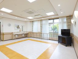 明るい多目的室の様子