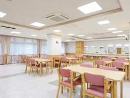 明るいダイニングの風景