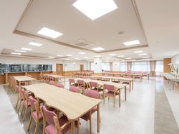 ゆったりとした快適食堂