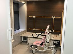 バリアフリーの浴室設備