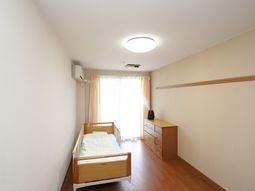 明るい居室の一角